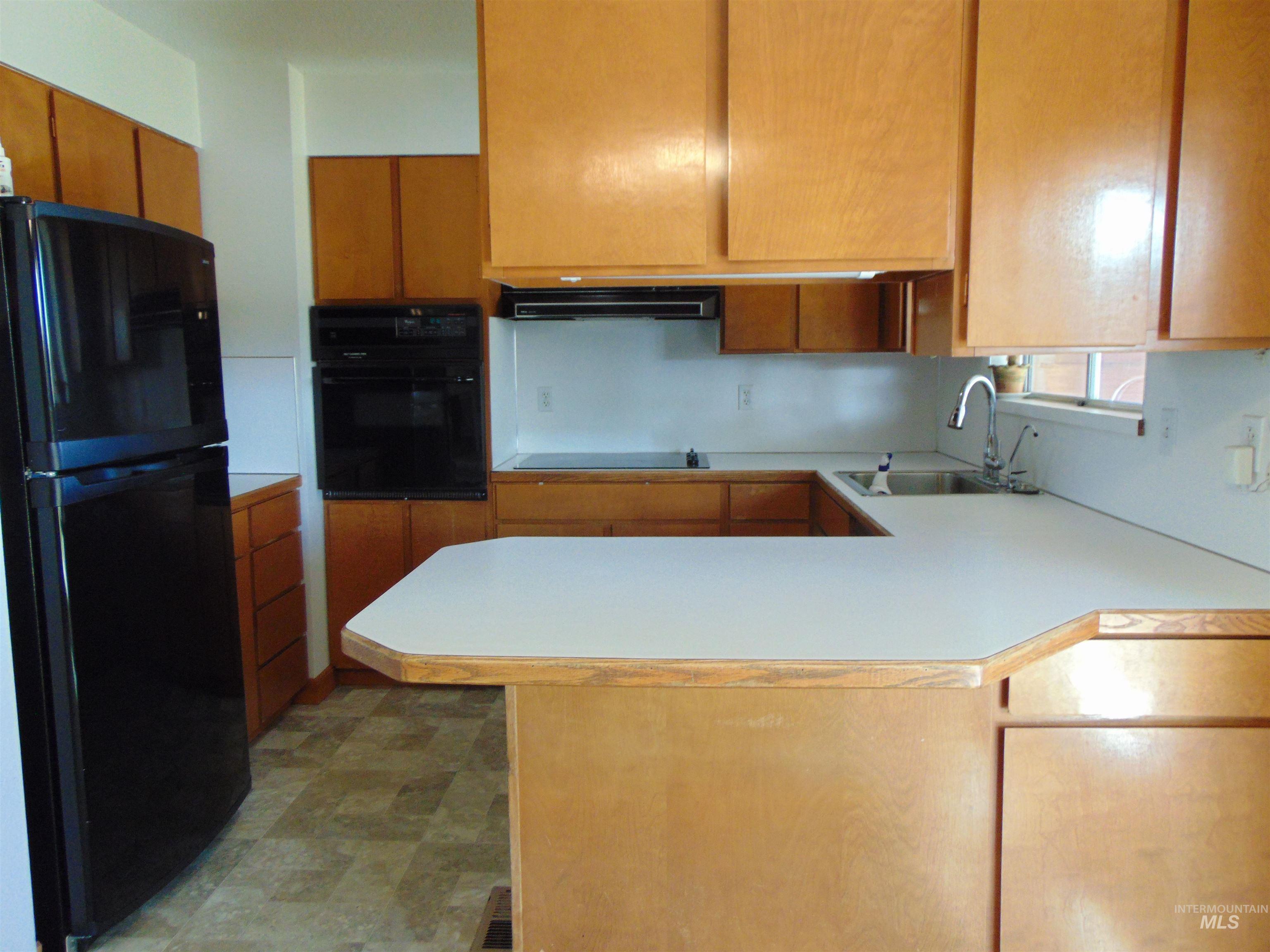 332 Sears Drive, Ontario, Oregon 97914, 3 Bedrooms, 2 Bathrooms, Residential For Sale, Price $319,000, 98966163