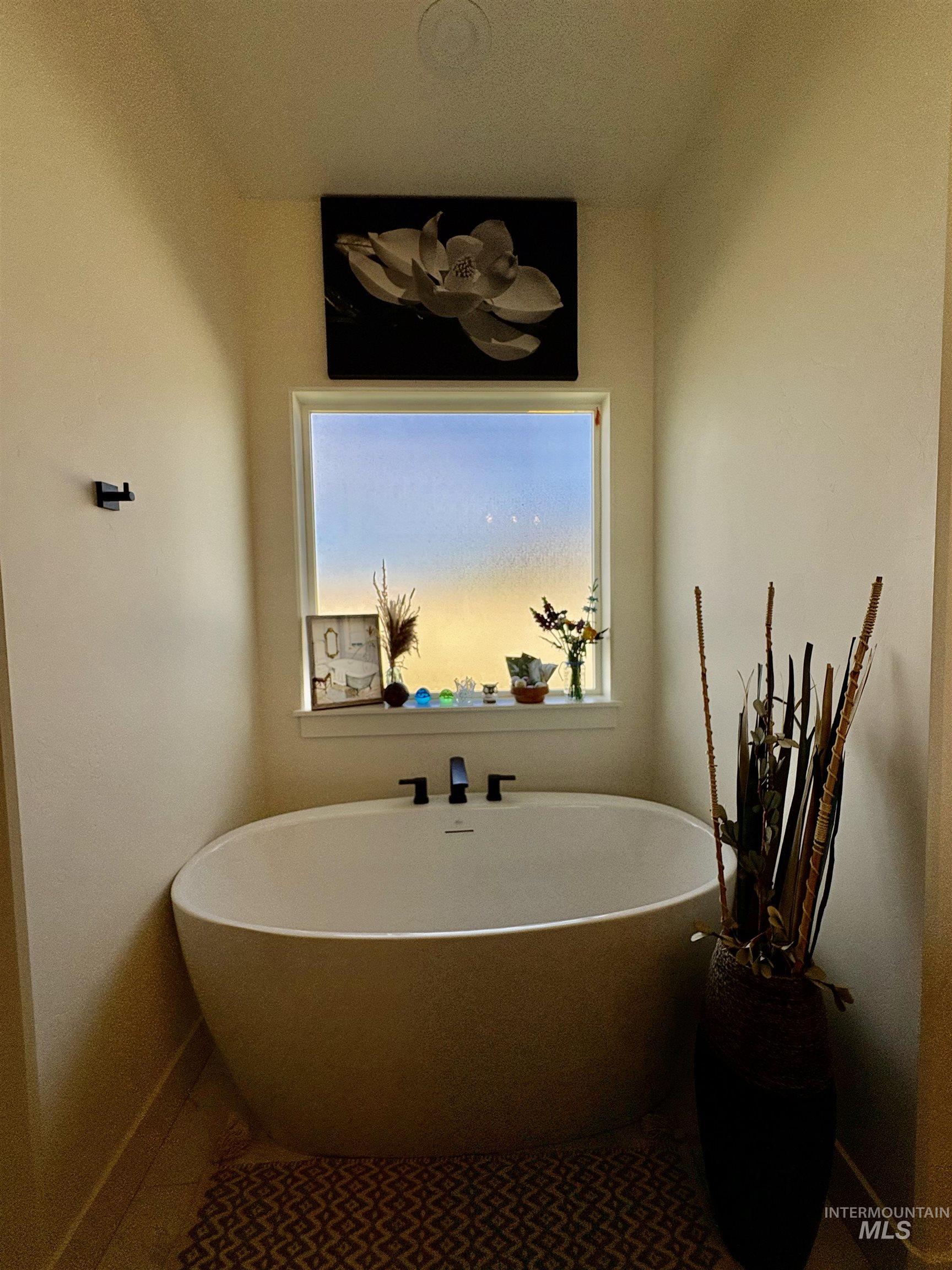 973 Kenbrook Loop, Twin Falls, Idaho 83301, 4 Bedrooms, 2 Bathrooms, Residential For Sale, Price $525,000,MLS 98966174