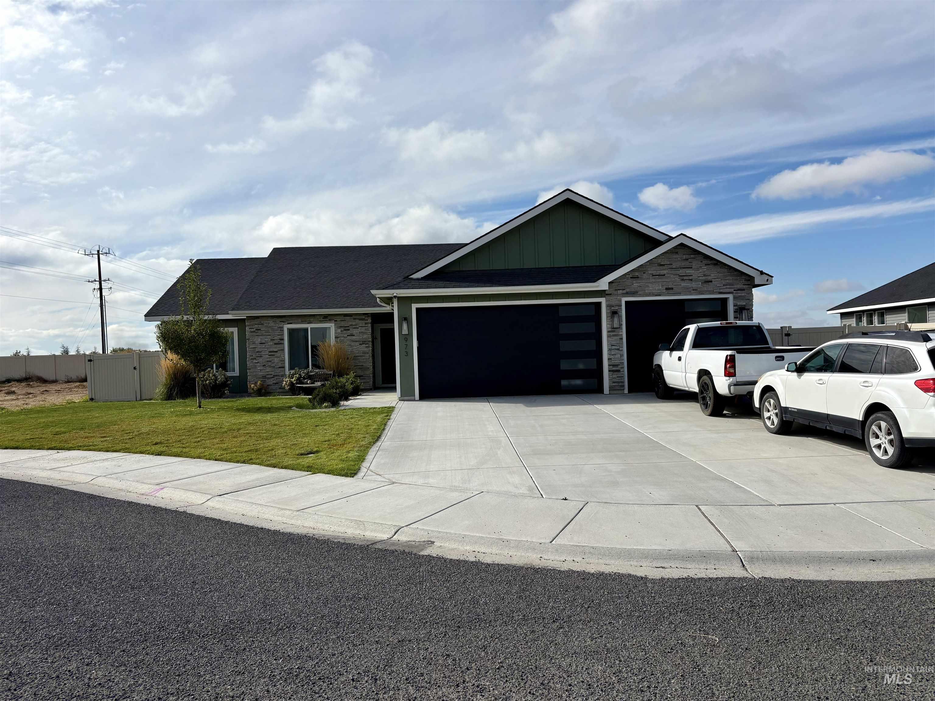 973 Kenbrook Loop, Twin Falls, Idaho 83301, 4 Bedrooms, 2 Bathrooms, Residential For Sale, Price $525,000,MLS 98966174