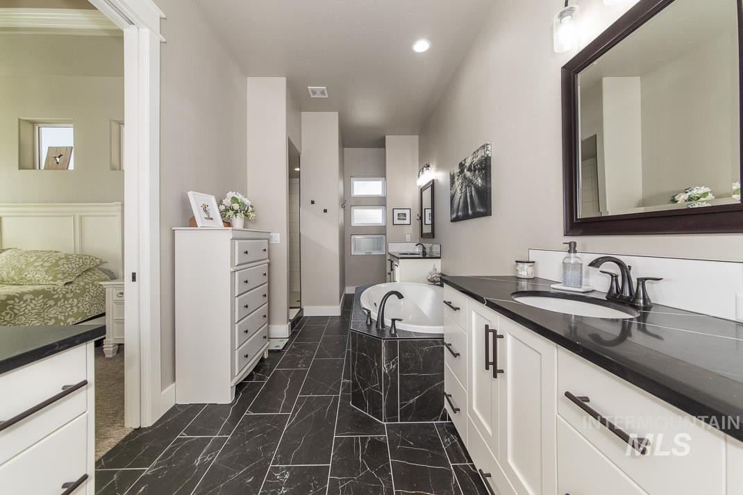 8781 E Daffodil St, Nampa, Idaho 83687, 3 Bedrooms, 3 Bathrooms, Residential For Sale, Price $782,500,MLS 98966180