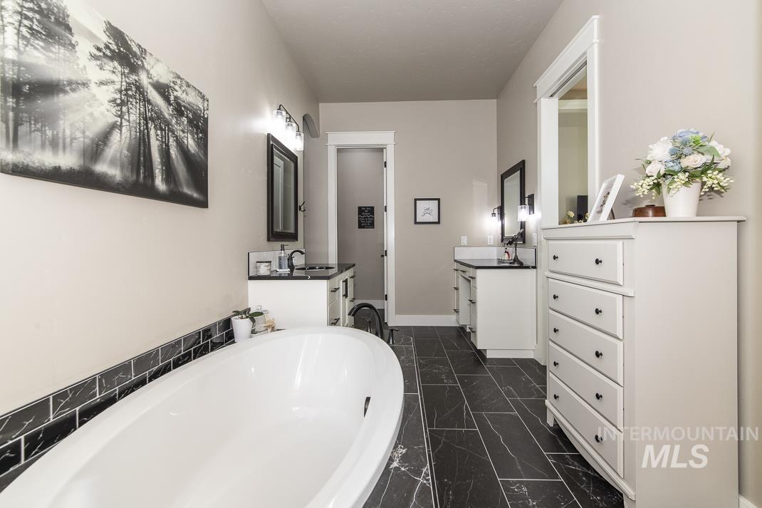 8781 E Daffodil St, Nampa, Idaho 83687, 3 Bedrooms, 3 Bathrooms, Residential For Sale, Price $782,500,MLS 98966180