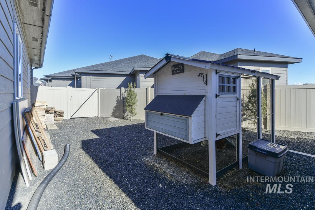 8781 E Daffodil St, Nampa, Idaho 83687, 3 Bedrooms, 3 Bathrooms, Residential For Sale, Price $782,500,MLS 98966180