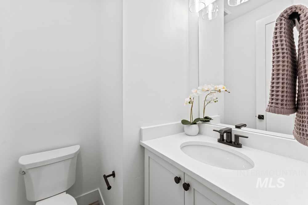 373 E Lombard Ln, Eagle, Idaho 83616, 3 Bedrooms, 2.5 Bathrooms, Residential For Sale, Price $570,000,MLS 98966188