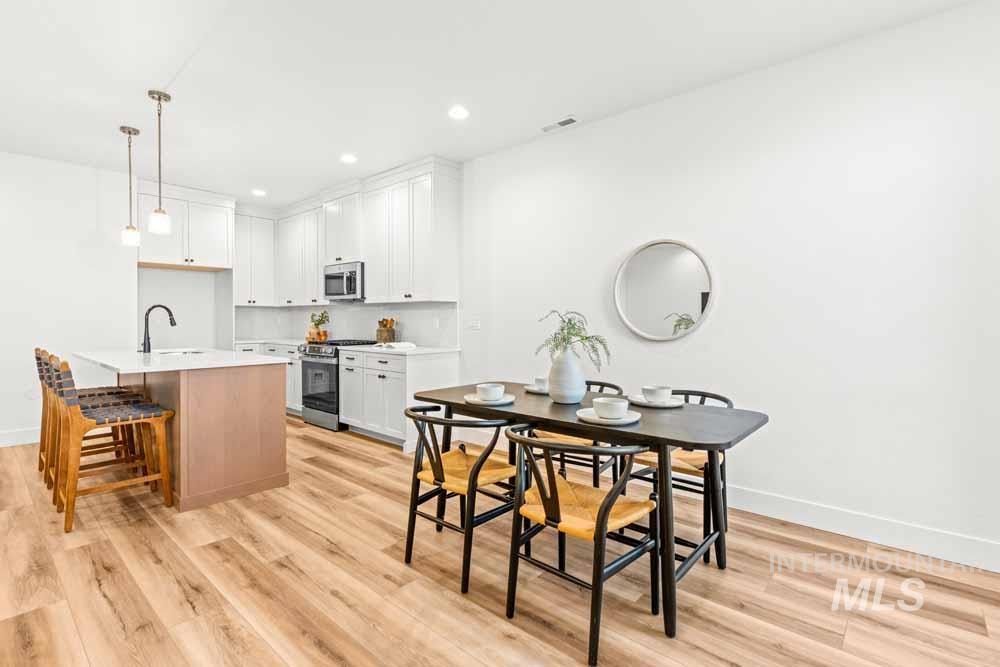 373 E Lombard Ln, Eagle, Idaho 83616, 3 Bedrooms, 2.5 Bathrooms, Residential For Sale, Price $570,000,MLS 98966188