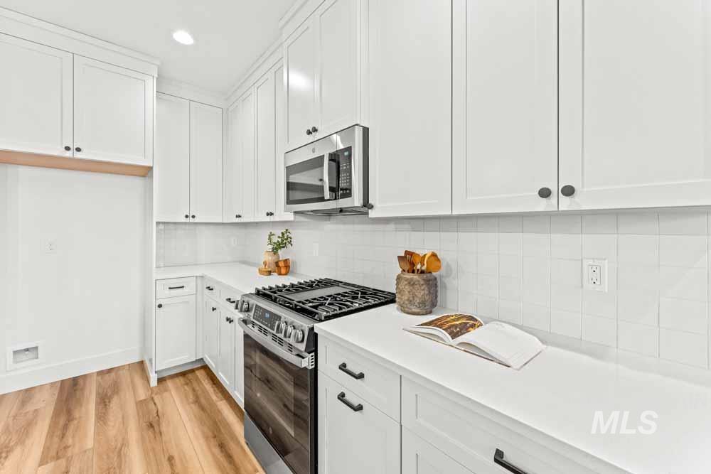 373 E Lombard Ln, Eagle, Idaho 83616, 3 Bedrooms, 2.5 Bathrooms, Residential For Sale, Price $570,000,MLS 98966188