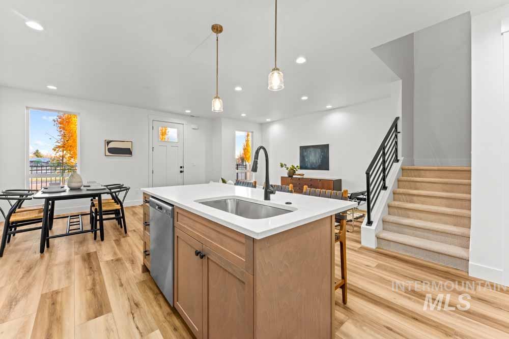 373 E Lombard Ln, Eagle, Idaho 83616, 3 Bedrooms, 2.5 Bathrooms, Residential For Sale, Price $570,000,MLS 98966188