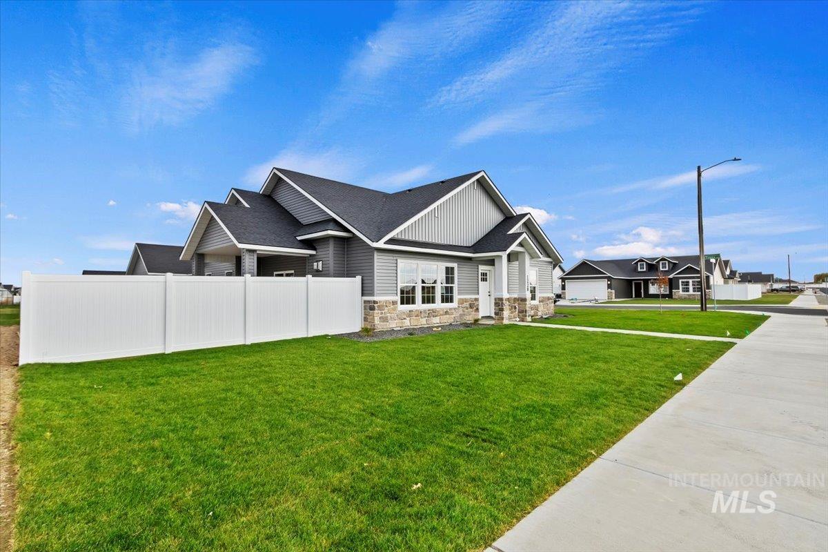 1228 Creekside Way, Twin Falls, Idaho 83301, 3 Bedrooms, 2 Bathrooms, Residential For Sale, Price $432,900,MLS 98966189