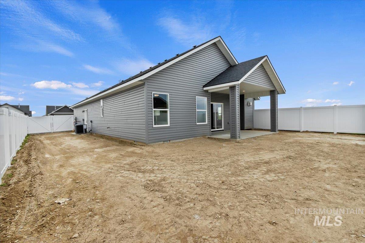 1228 Creekside Way, Twin Falls, Idaho 83301, 3 Bedrooms, 2 Bathrooms, Residential For Sale, Price $432,900,MLS 98966189