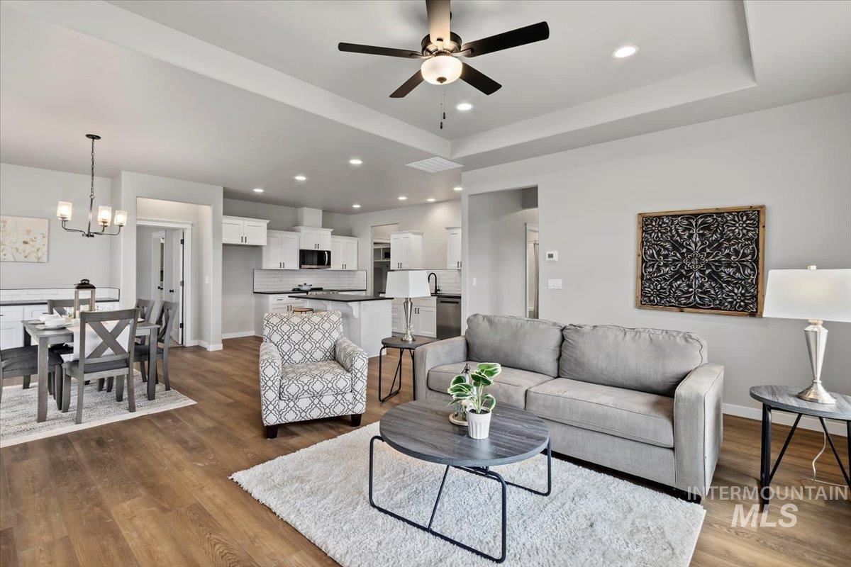 1228 Creekside Way, Twin Falls, Idaho 83301, 3 Bedrooms, 2 Bathrooms, Residential For Sale, Price $432,900,MLS 98966189