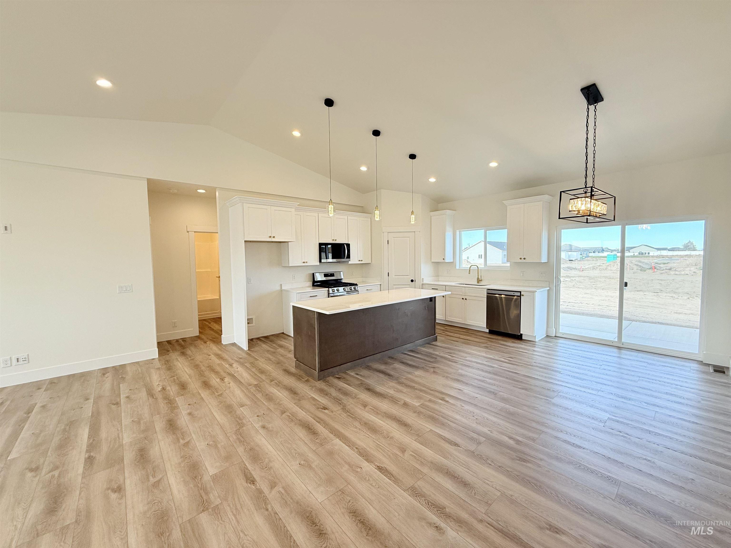 1412 Cardon Ct, Rupert, Idaho 83350, 4 Bedrooms, 2 Bathrooms, Residential For Sale, Price $389,000,MLS 98966196