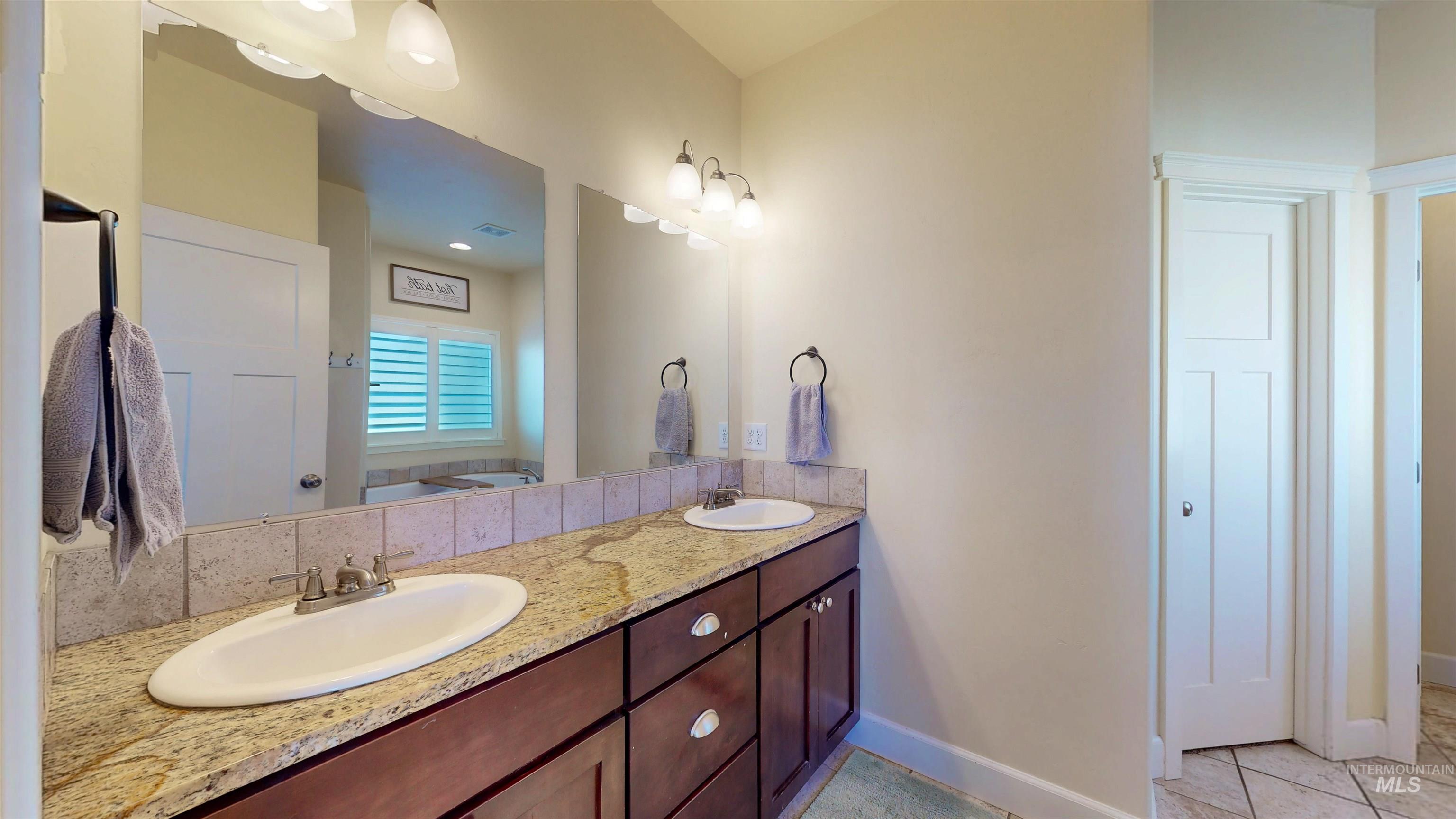 930 Park Ave, Kimberly, Idaho 83341, 5 Bedrooms, 3 Bathrooms, Residential For Sale, Price $520,000,MLS 98966206