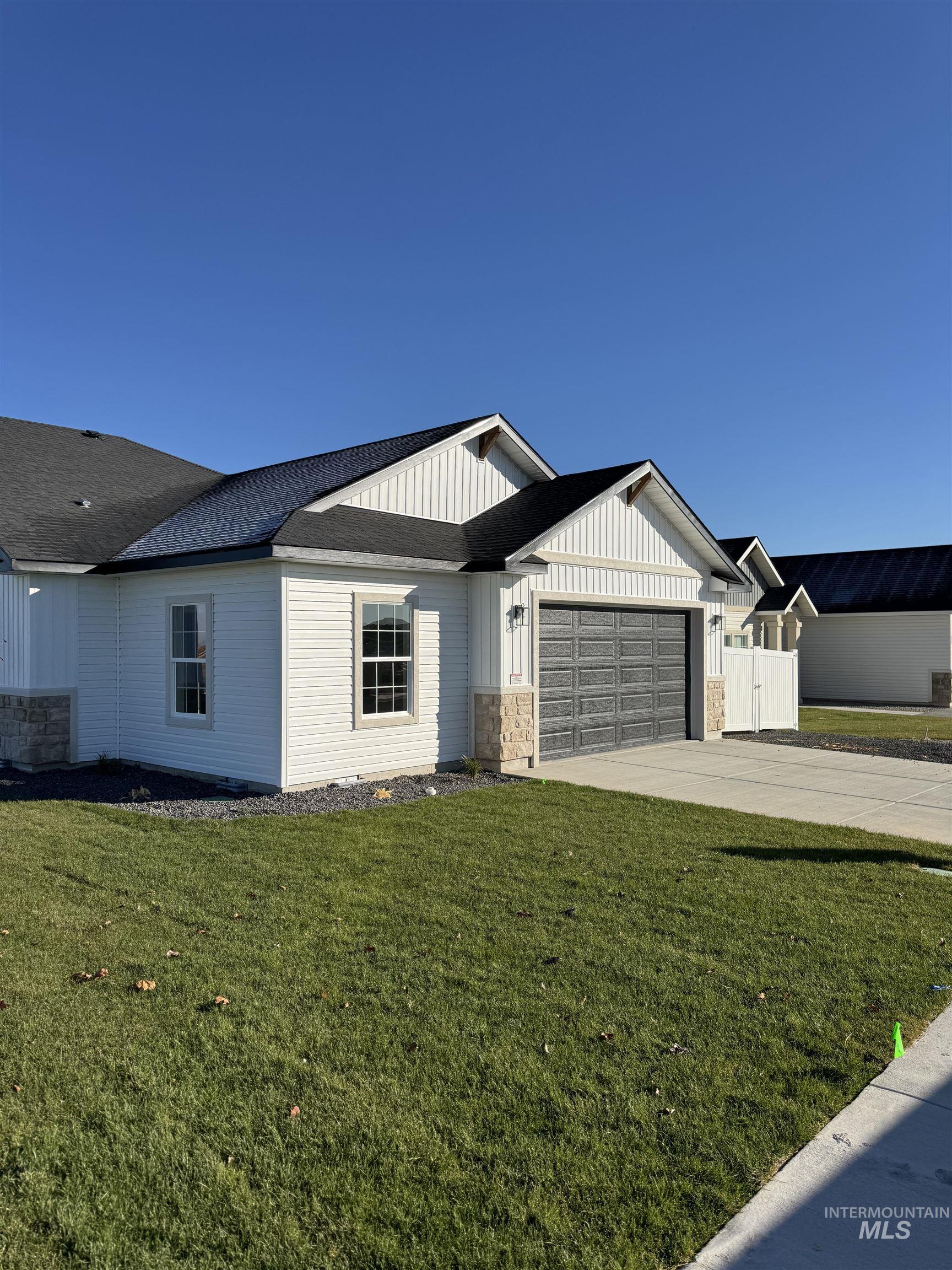 1196 Creekside Way, Twin Falls, Idaho 83301, 3 Bedrooms, 2 Bathrooms, Residential For Sale, Price $438,900,MLS 98966208