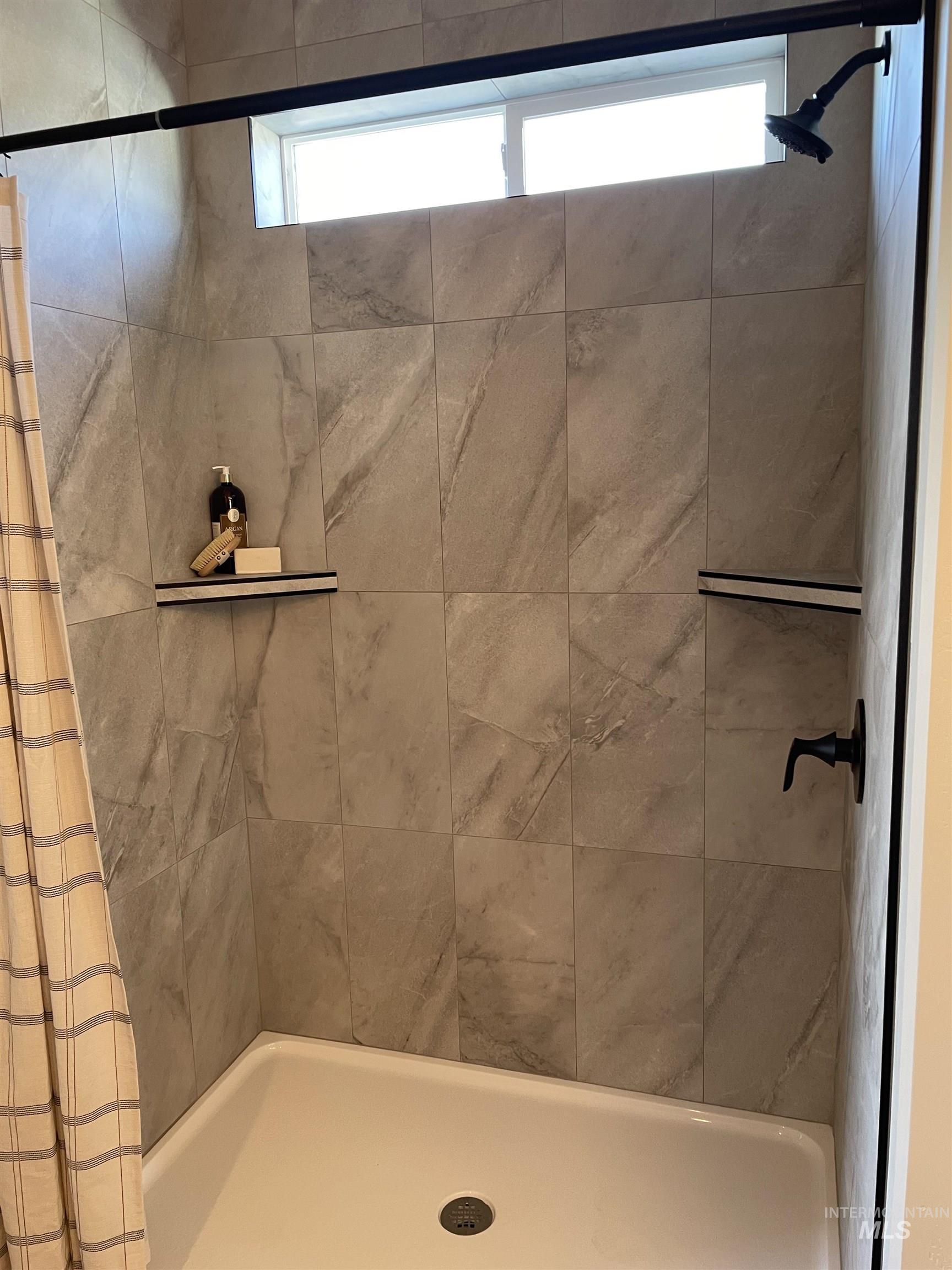 1196 Creekside Way, Twin Falls, Idaho 83301, 3 Bedrooms, 2 Bathrooms, Residential For Sale, Price $438,900,MLS 98966208