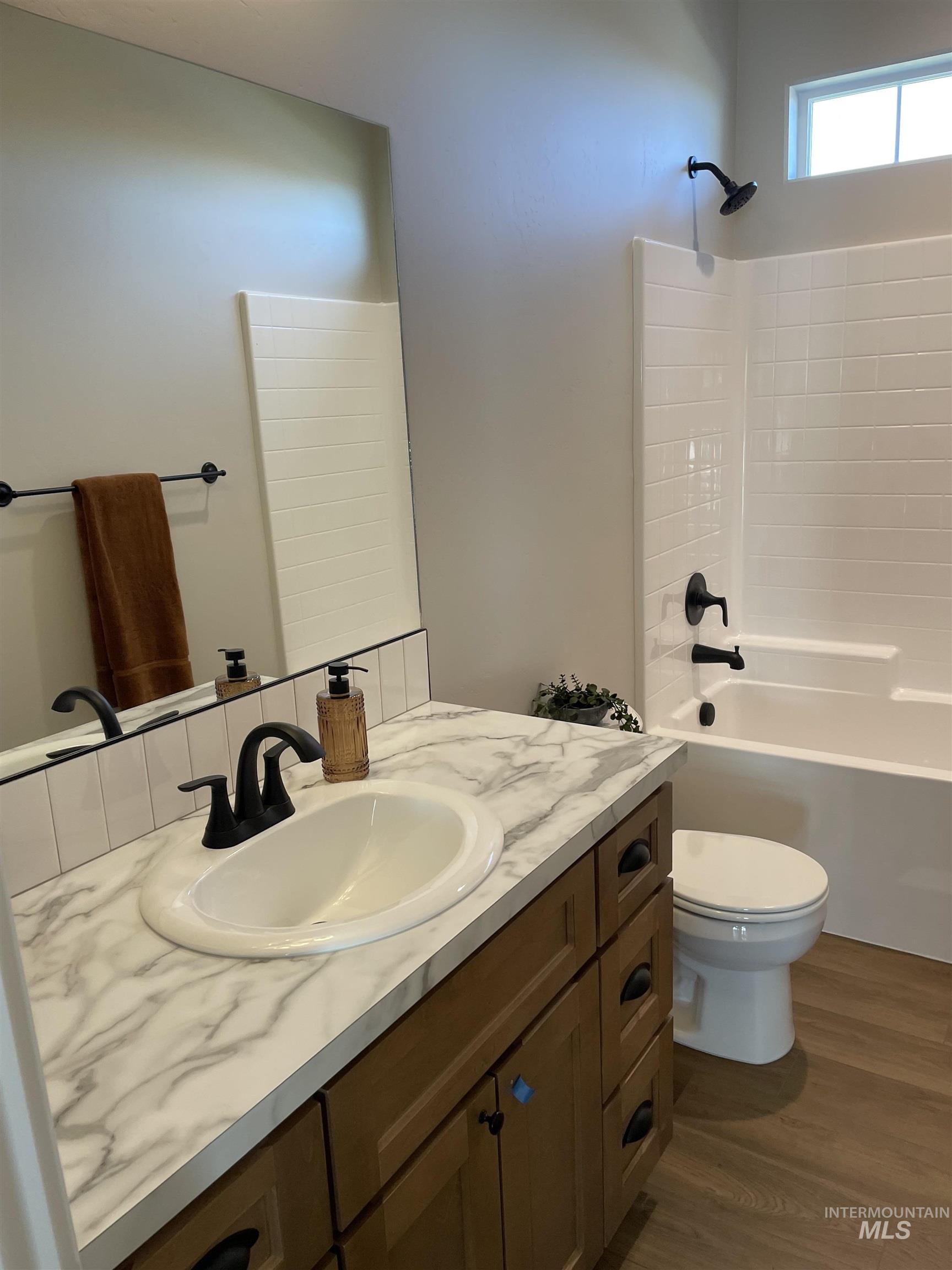 1196 Creekside Way, Twin Falls, Idaho 83301, 3 Bedrooms, 2 Bathrooms, Residential For Sale, Price $438,900,MLS 98966208