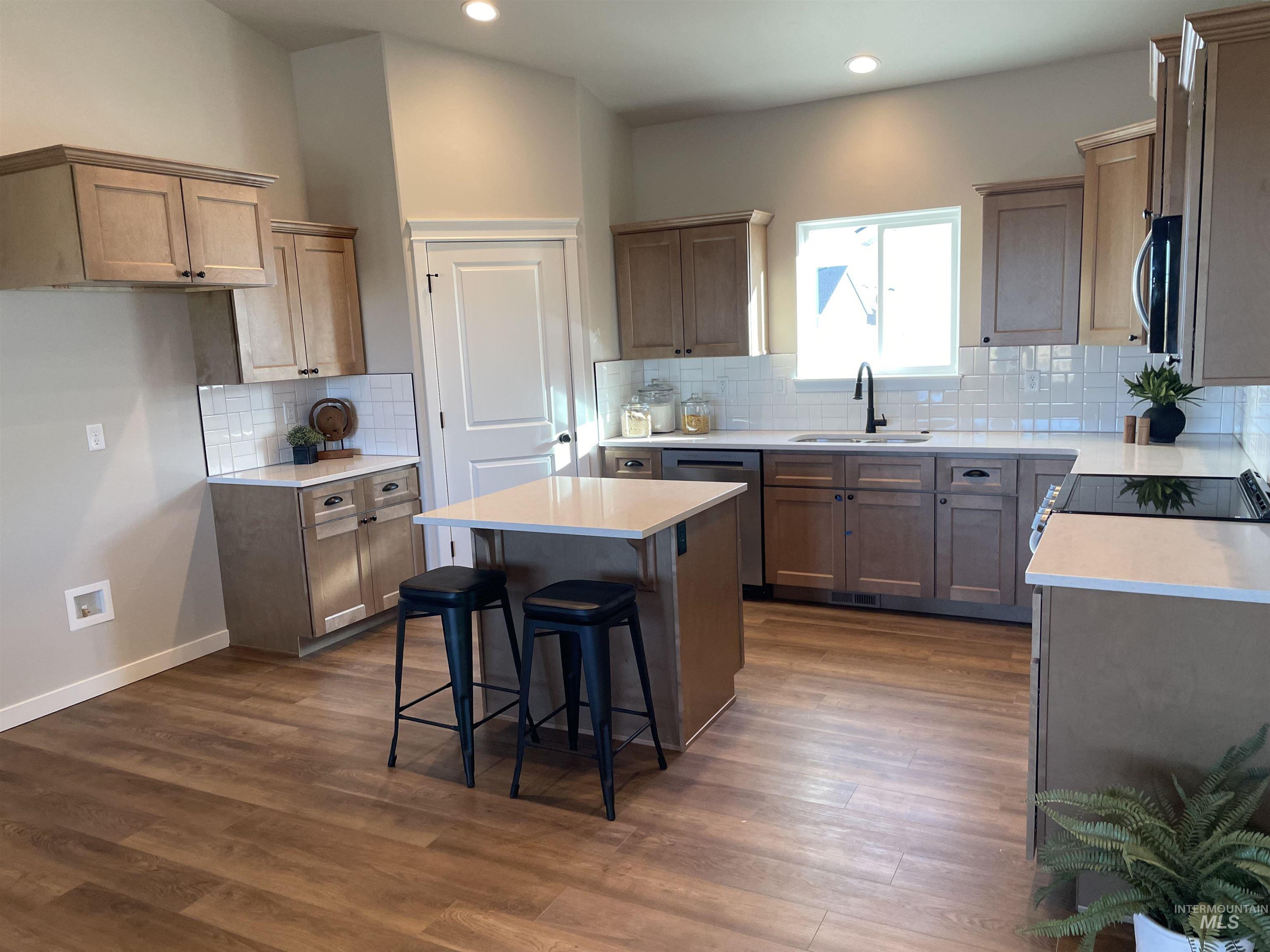 1196 Creekside Way, Twin Falls, Idaho 83301, 3 Bedrooms, 2 Bathrooms, Residential For Sale, Price $438,900,MLS 98966208