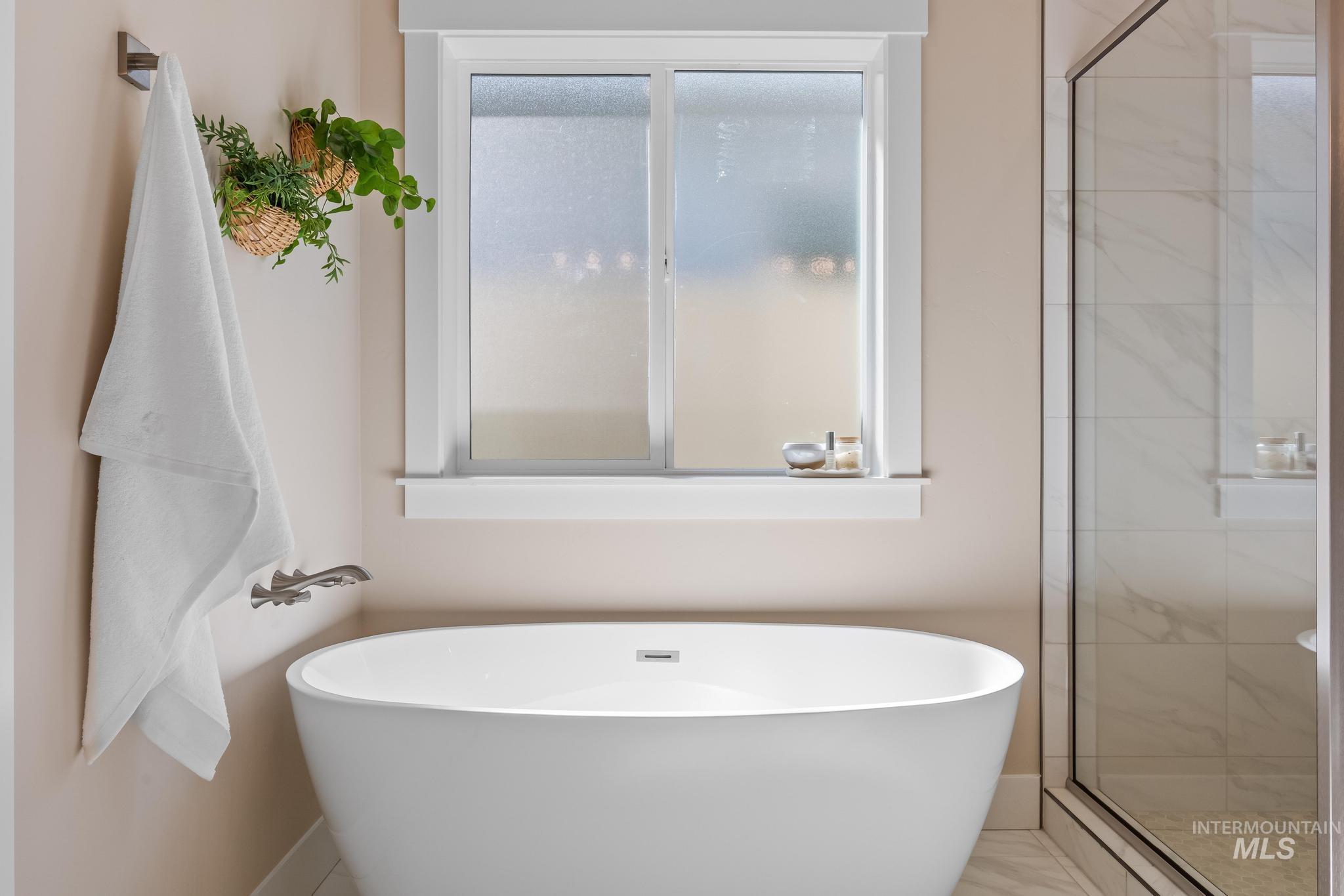 1737 E Grayson, Meridian, Idaho 83642, 3 Bedrooms, 2 Bathrooms, Residential For Sale, Price $494,900,MLS 98966231