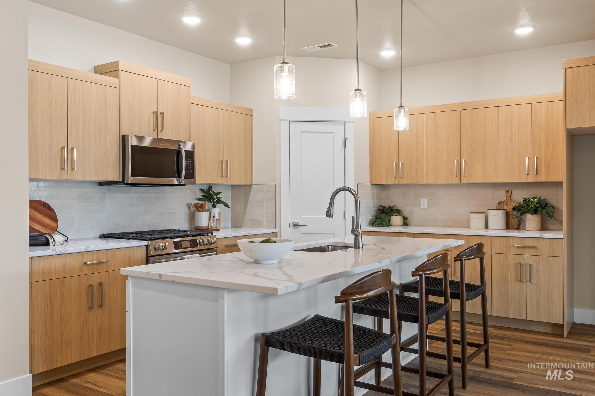 1737 E Grayson, Meridian, Idaho 83642, 3 Bedrooms, 2 Bathrooms, Residential For Sale, Price $494,900,MLS 98966231