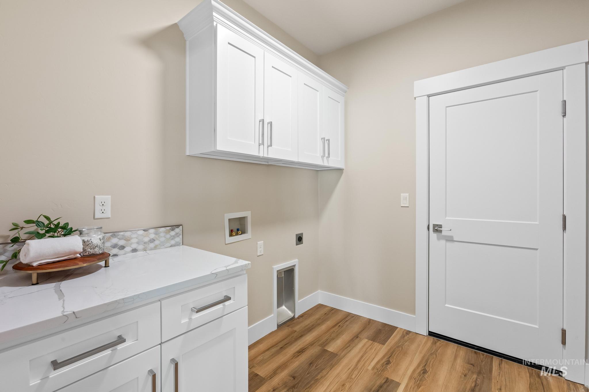 1737 E Grayson, Meridian, Idaho 83642, 3 Bedrooms, 2 Bathrooms, Residential For Sale, Price $494,900,MLS 98966231