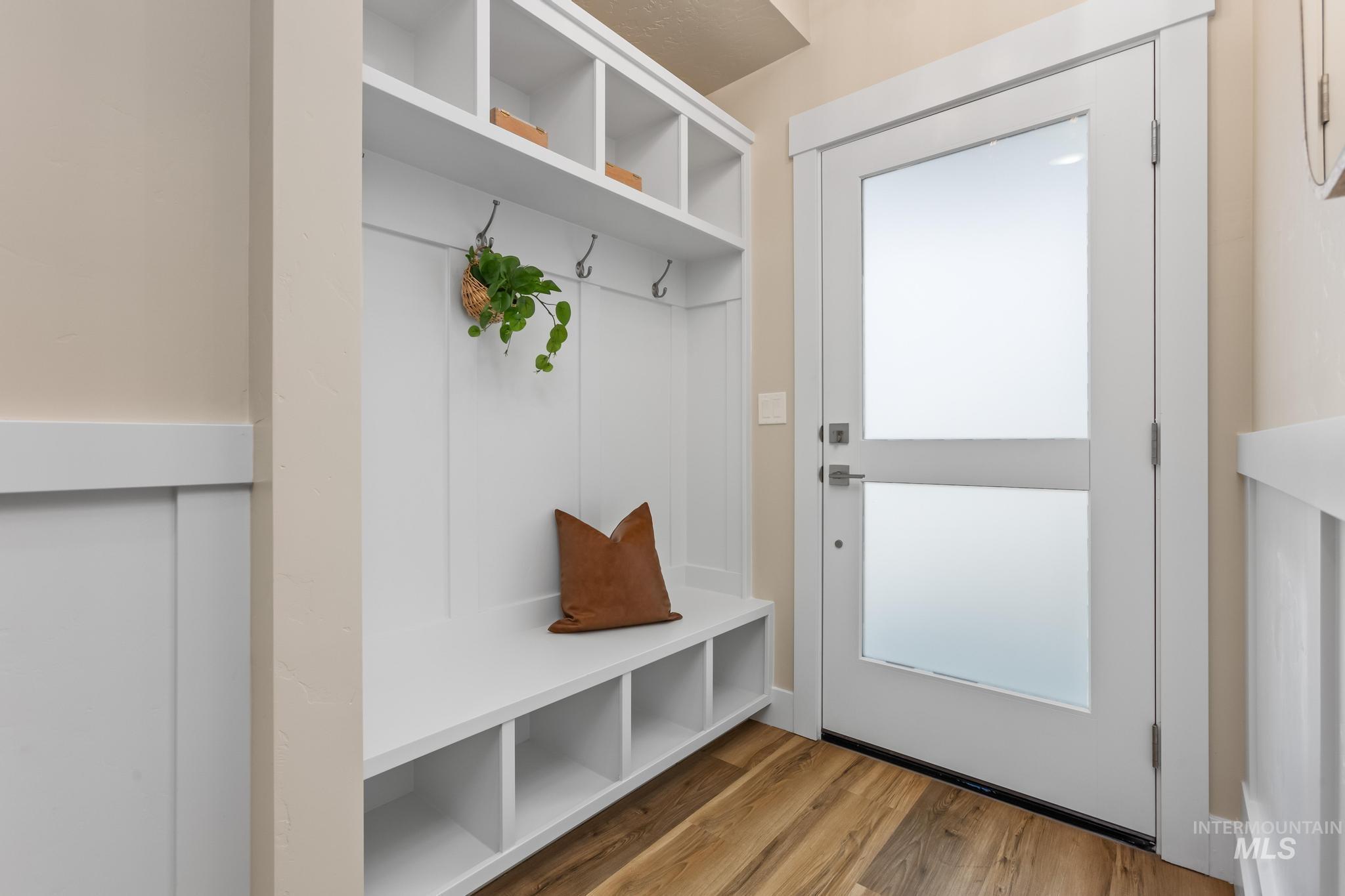 1737 E Grayson, Meridian, Idaho 83642, 3 Bedrooms, 2 Bathrooms, Residential For Sale, Price $494,900,MLS 98966231