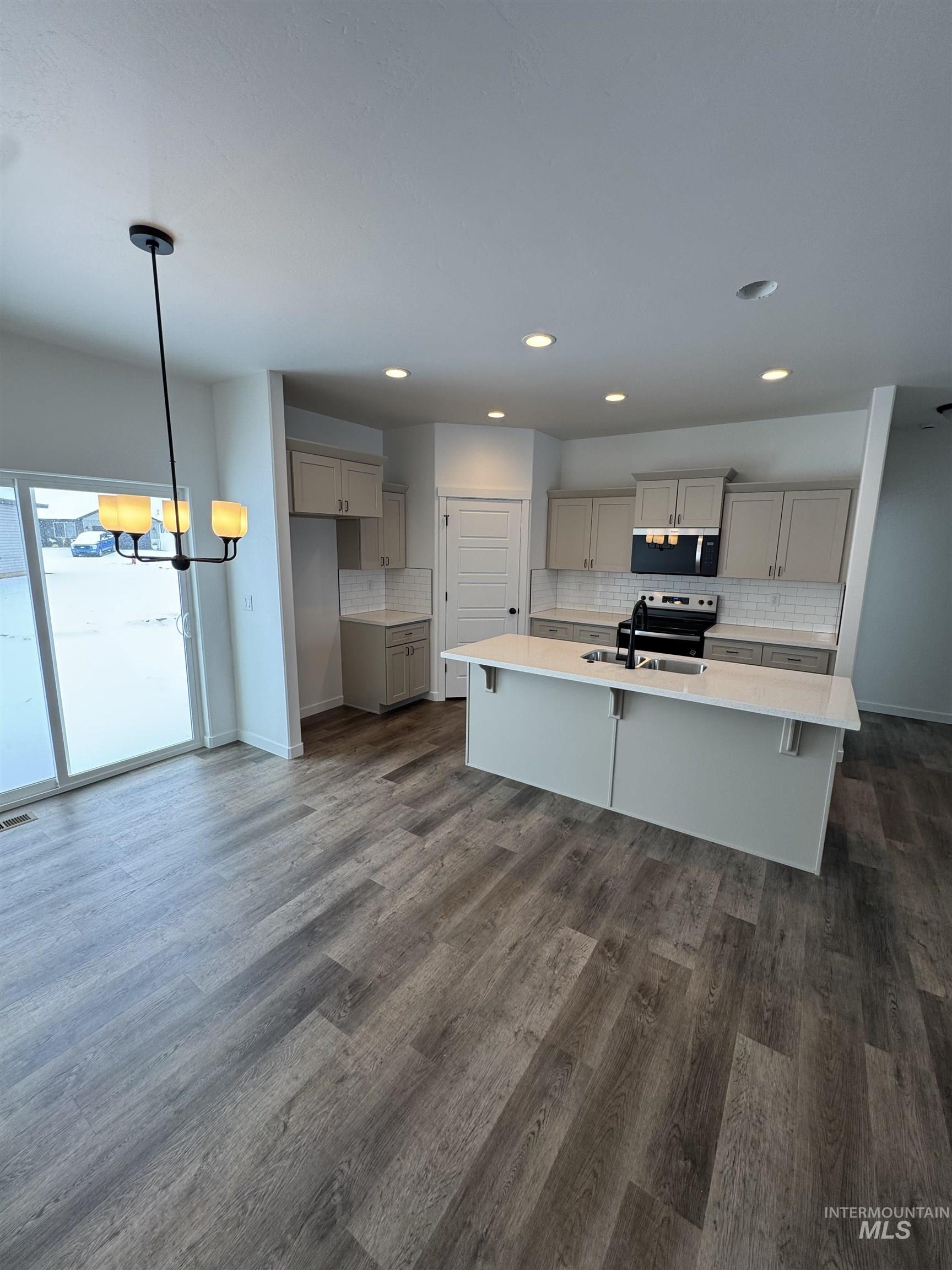 2008 Harrison St, Twin Falls, Idaho 83301, 4 Bedrooms, 2 Bathrooms, Residential For Sale, Price $389,900,MLS 98966242