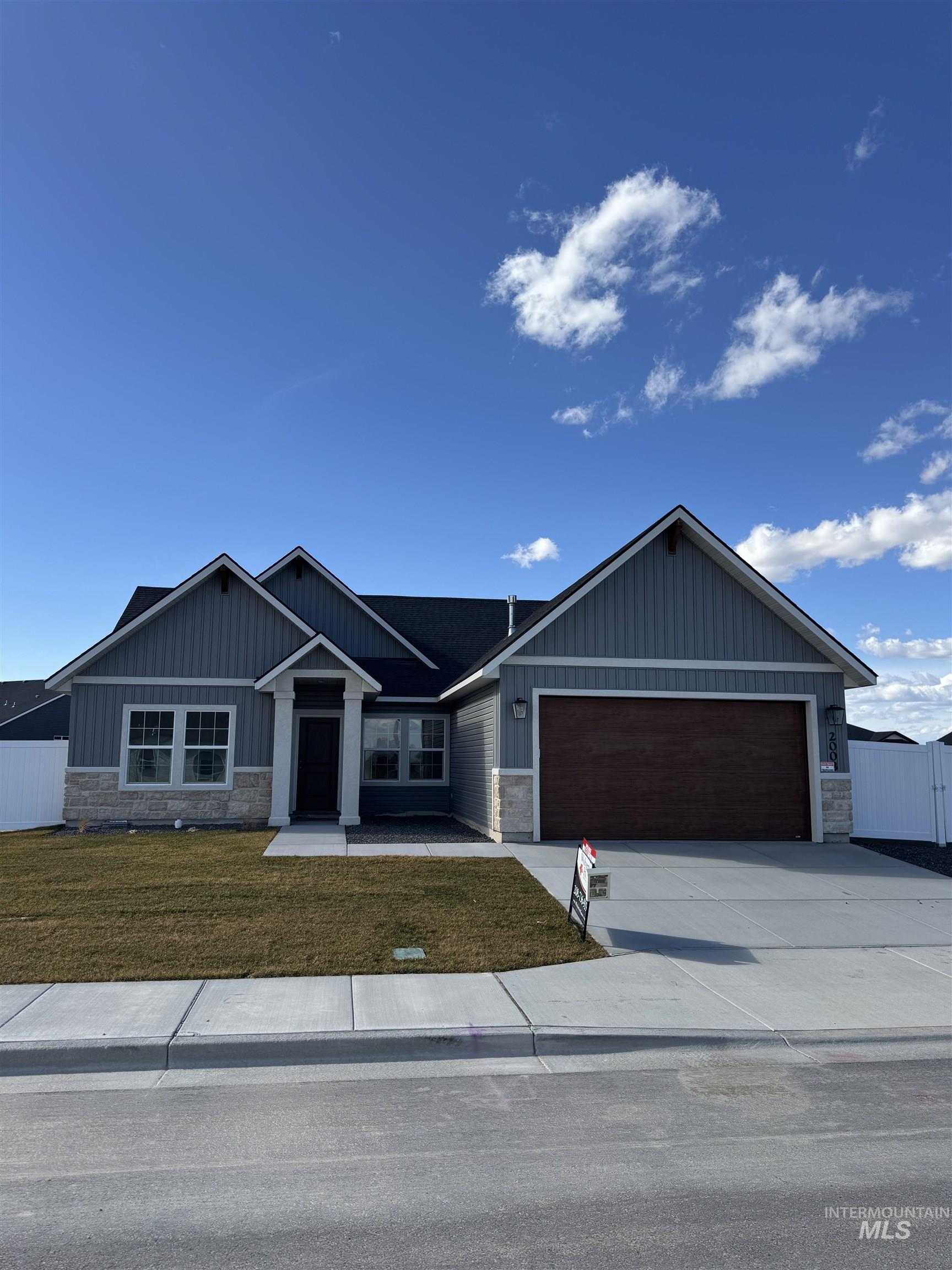 2008 Harrison St, Twin Falls, Idaho 83301, 4 Bedrooms, 2 Bathrooms, Residential For Sale, Price $384,900, 98966242