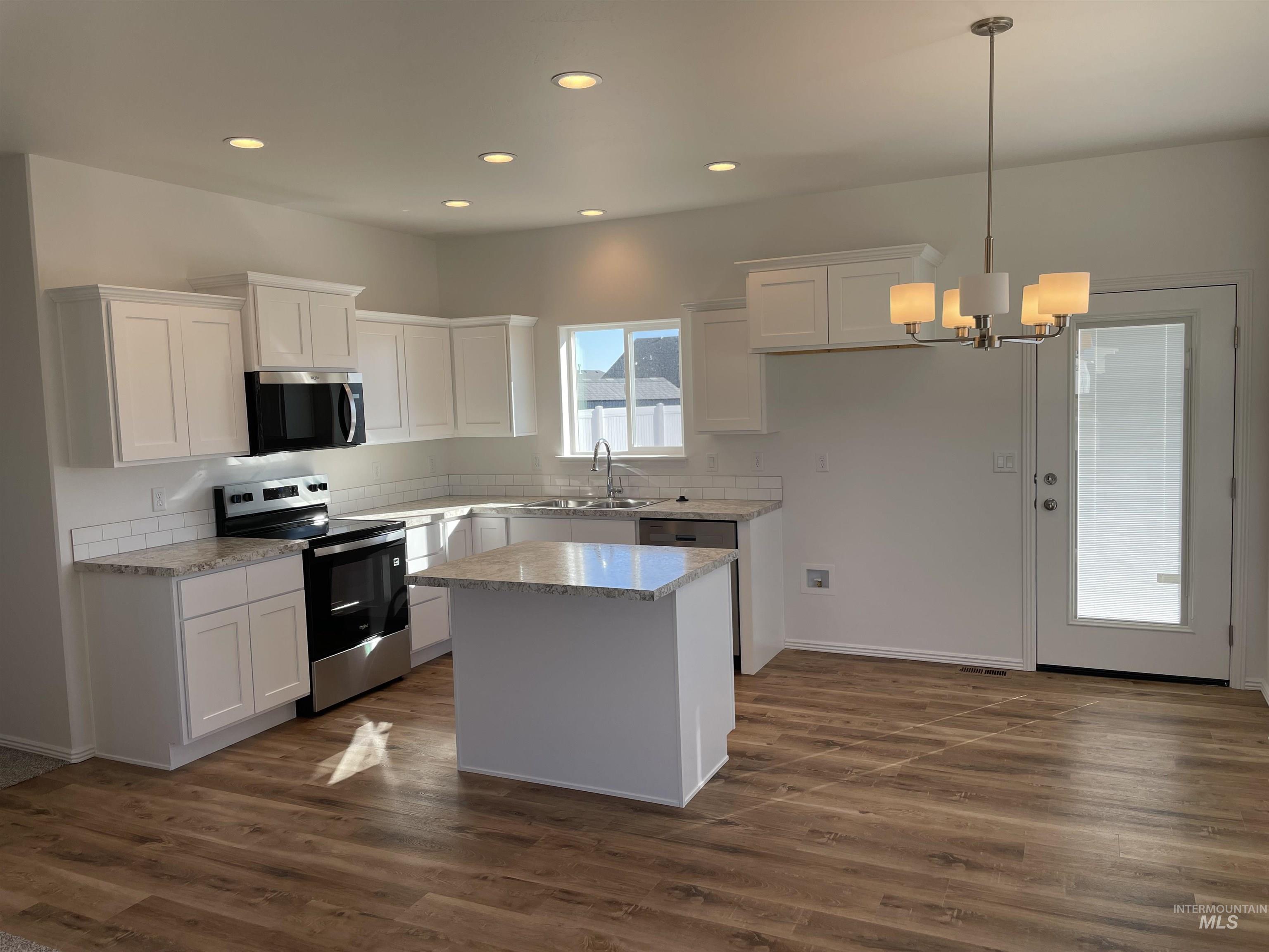 2039 Lowline Ave, Twin Falls, Idaho 83301, 3 Bedrooms, 2 Bathrooms, Residential For Sale, Price $344,900, 98966246