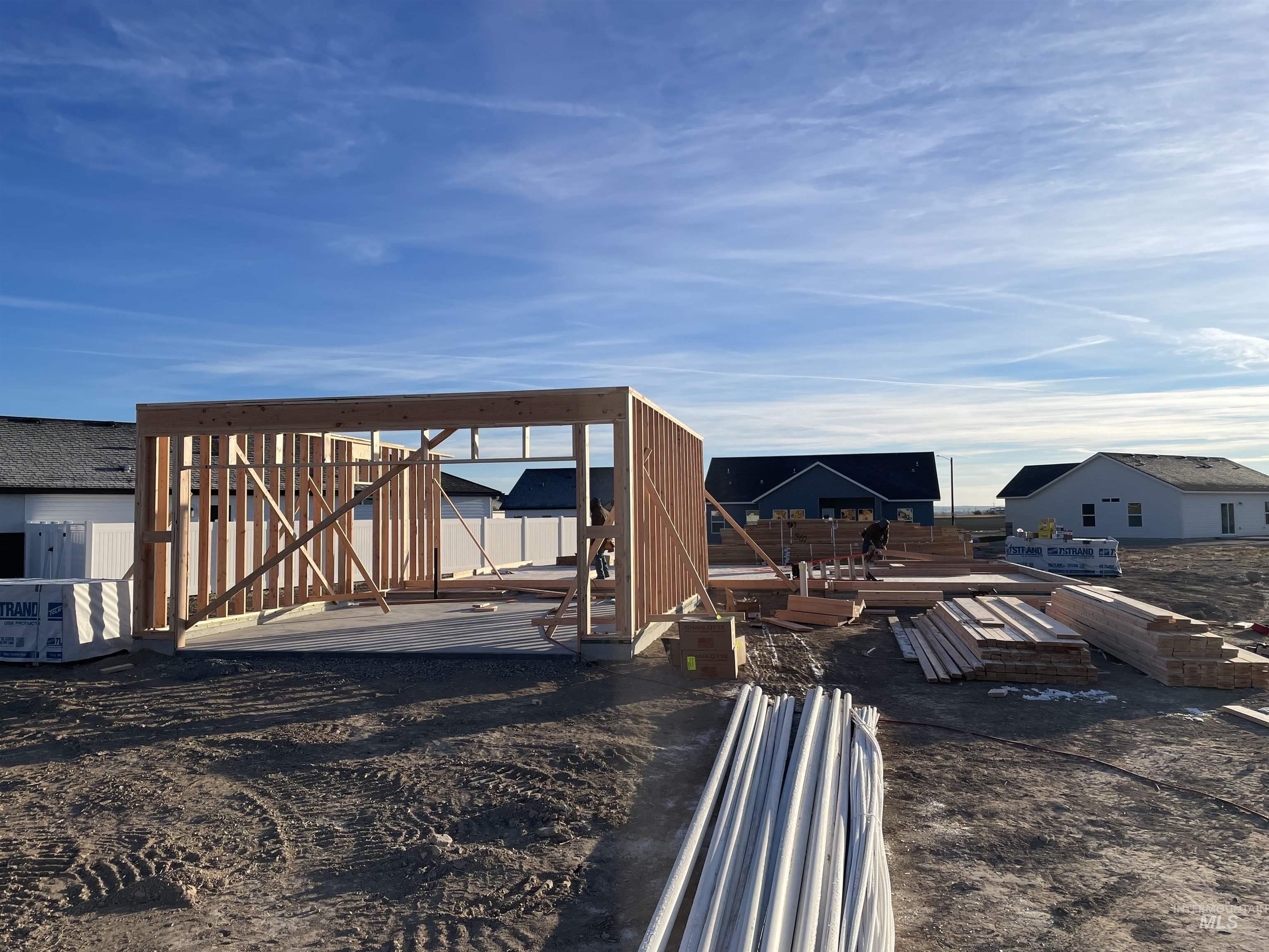 2039 Lowline Ave, Twin Falls, Idaho 83301, 3 Bedrooms, 2 Bathrooms, Residential For Sale, Price $334,900,MLS 98966246