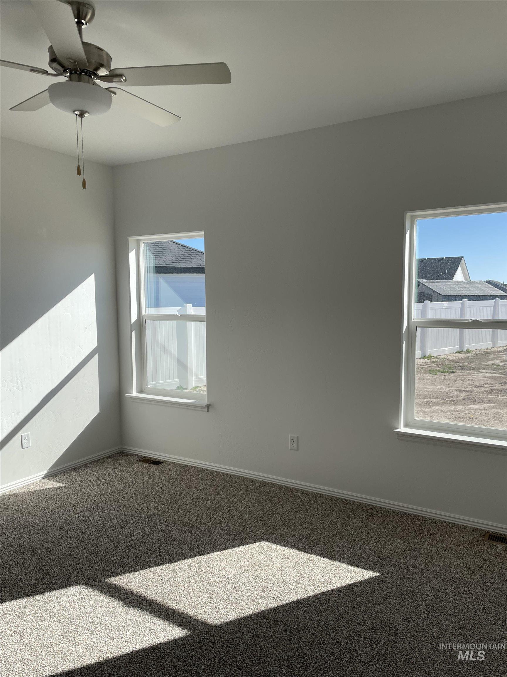 2039 Lowline Ave, Twin Falls, Idaho 83301, 3 Bedrooms, 2 Bathrooms, Residential For Sale, Price $344,900,MLS 98966246