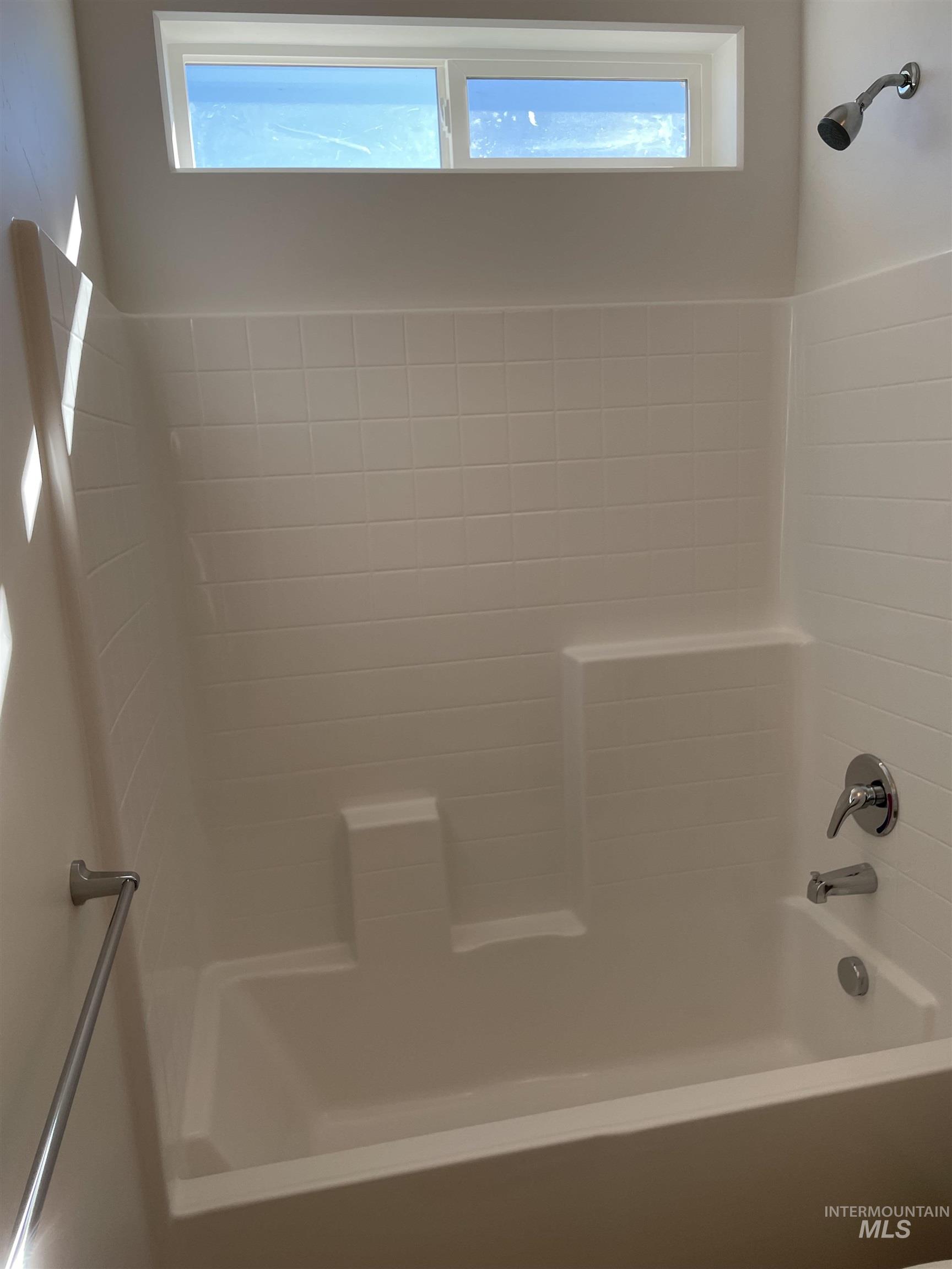 2039 Lowline Ave, Twin Falls, Idaho 83301, 3 Bedrooms, 2 Bathrooms, Residential For Sale, Price $344,900, 98966246