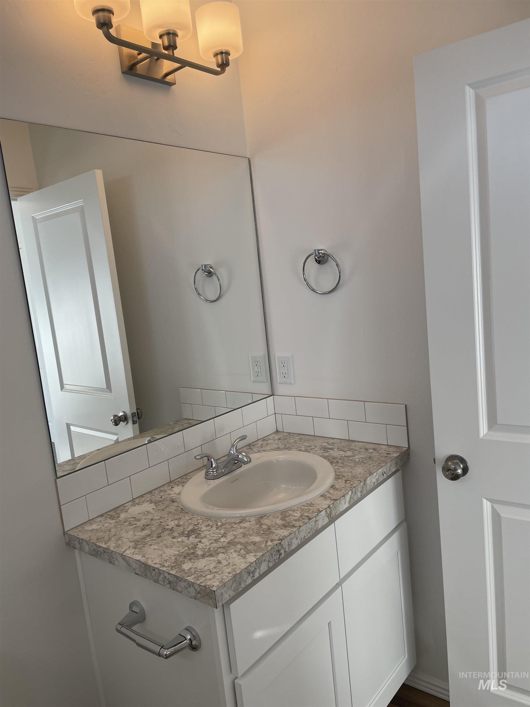 2039 Lowline Ave, Twin Falls, Idaho 83301, 3 Bedrooms, 2 Bathrooms, Residential For Sale, Price $344,900, 98966246