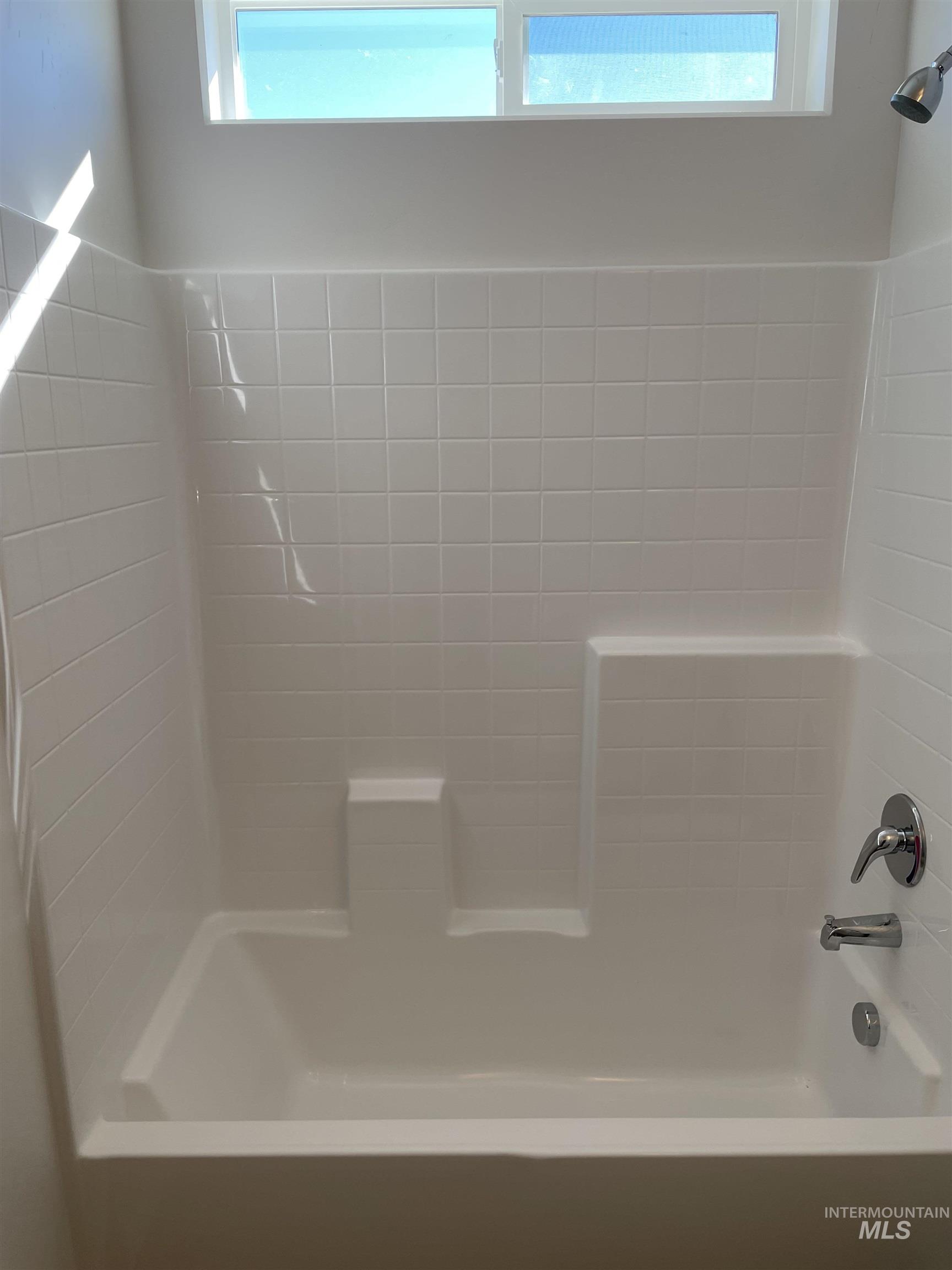 2039 Lowline Ave, Twin Falls, Idaho 83301, 3 Bedrooms, 2 Bathrooms, Residential For Sale, Price $344,900, 98966246