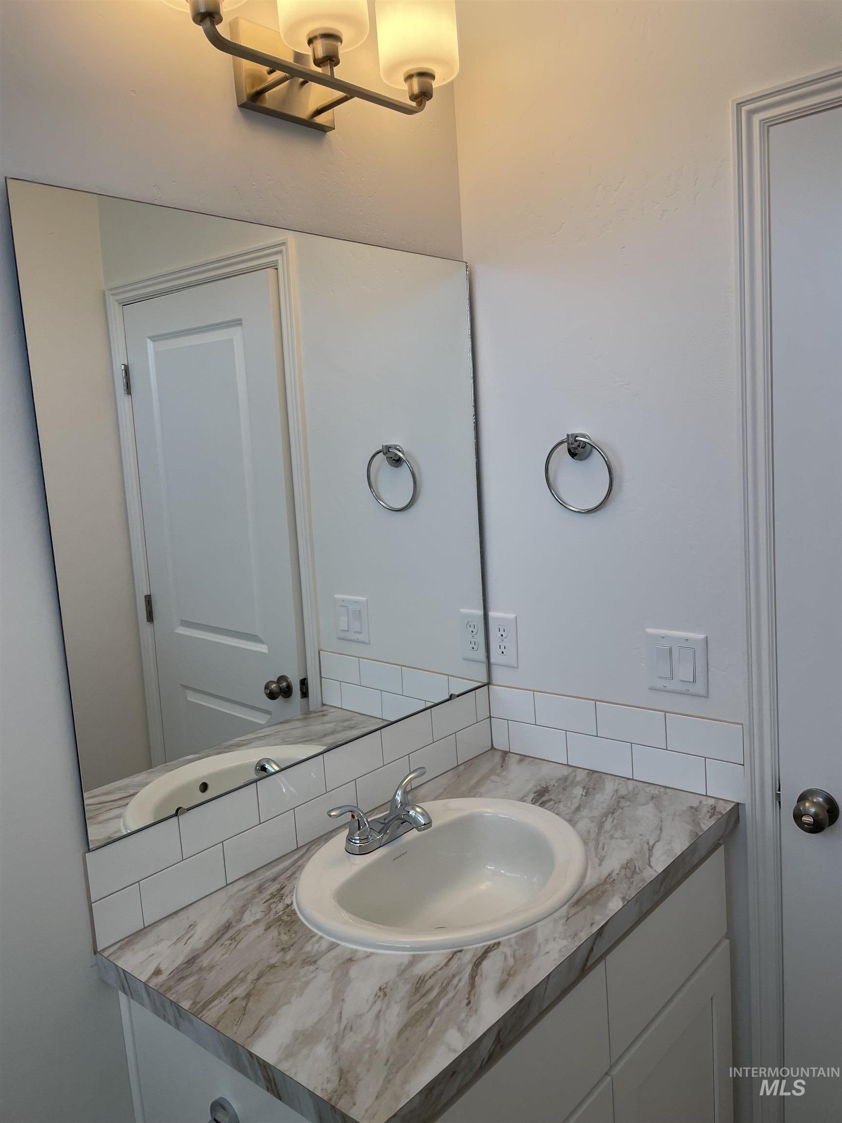 2039 Lowline Ave, Twin Falls, Idaho 83301, 3 Bedrooms, 2 Bathrooms, Residential For Sale, Price $344,900, 98966246