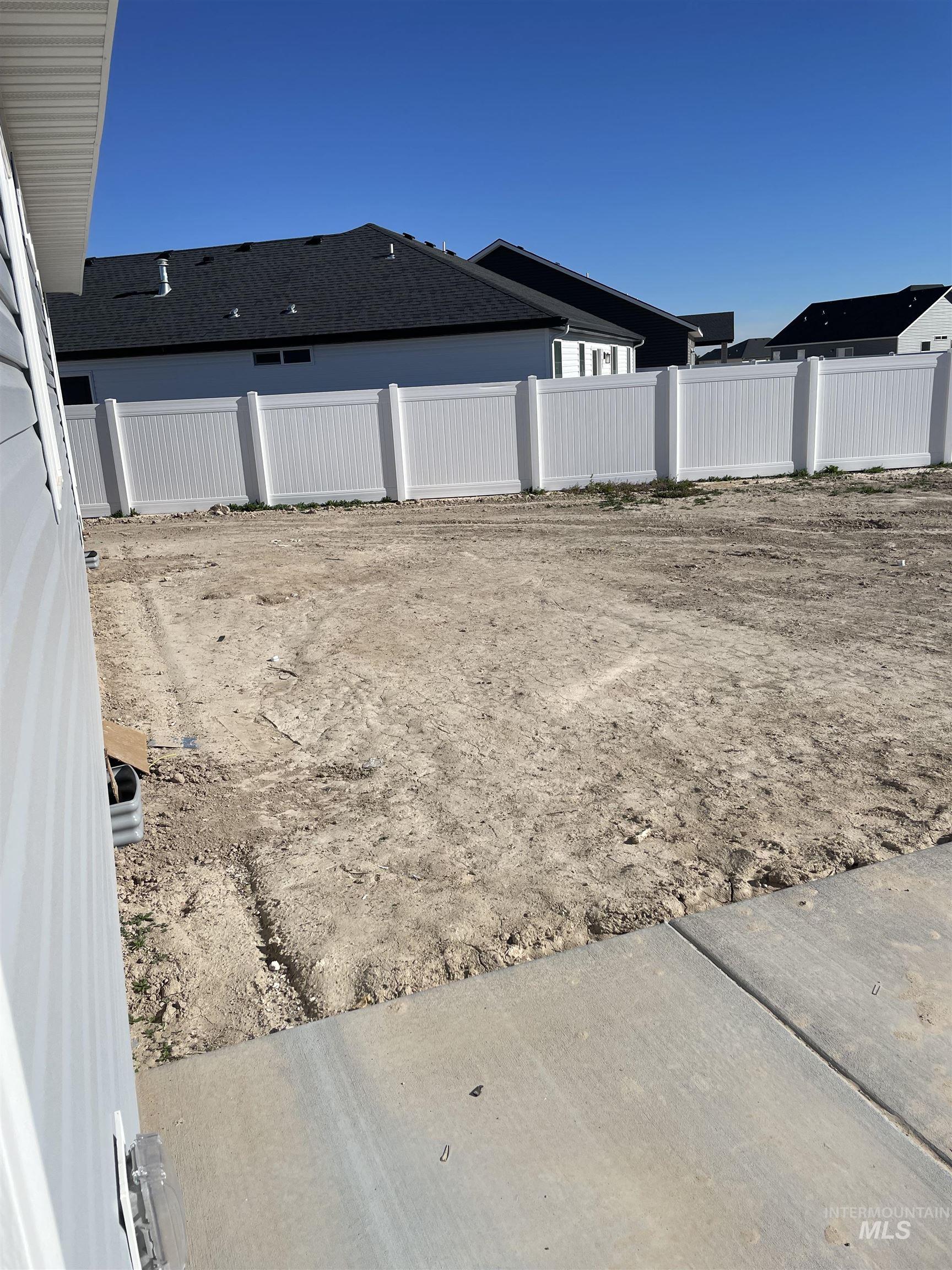 2039 Lowline Ave, Twin Falls, Idaho 83301, 3 Bedrooms, 2 Bathrooms, Residential For Sale, Price $344,900, 98966246