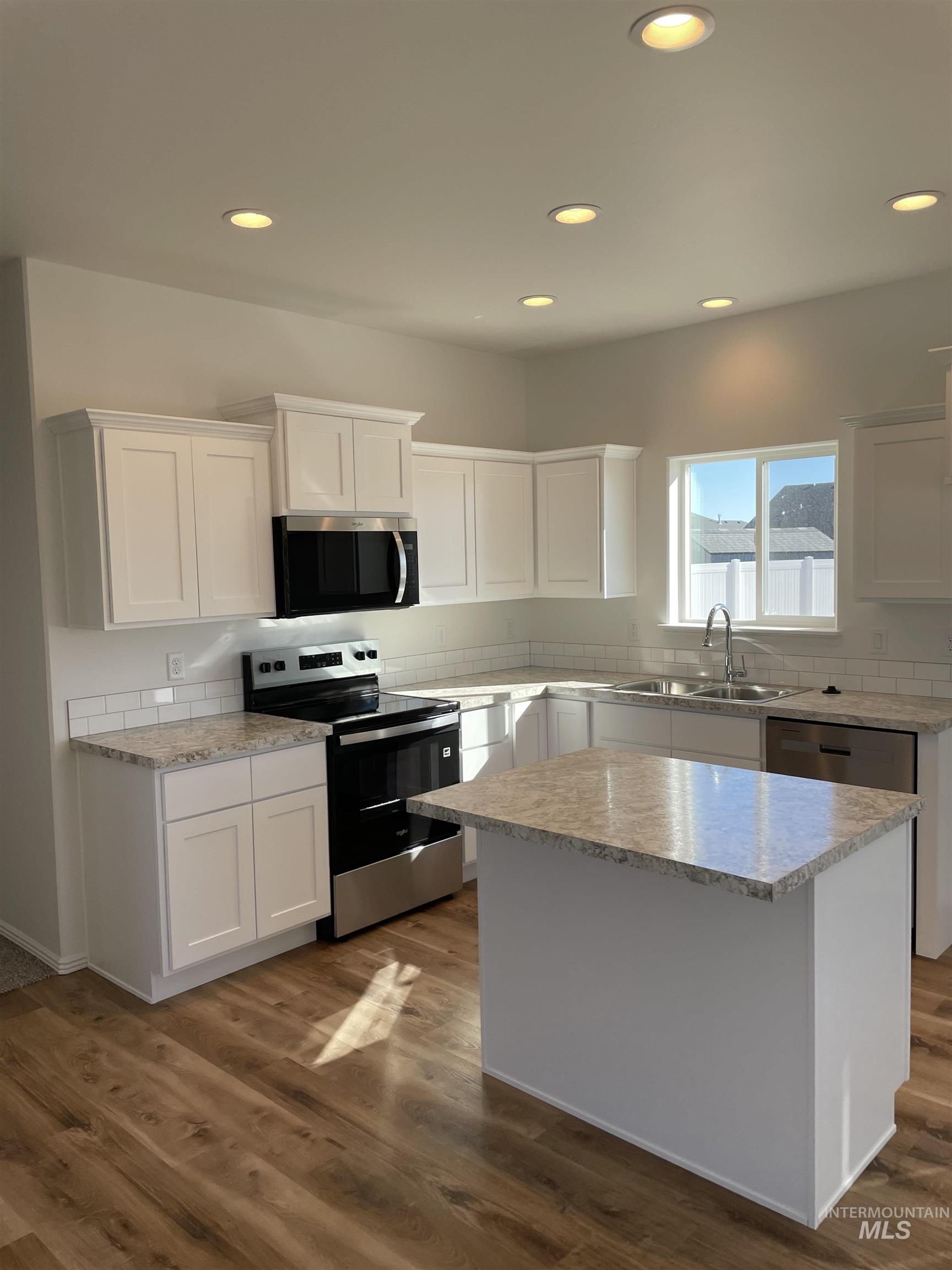 2039 Lowline Ave, Twin Falls, Idaho 83301, 3 Bedrooms, 2 Bathrooms, Residential For Sale, Price $344,900, 98966246