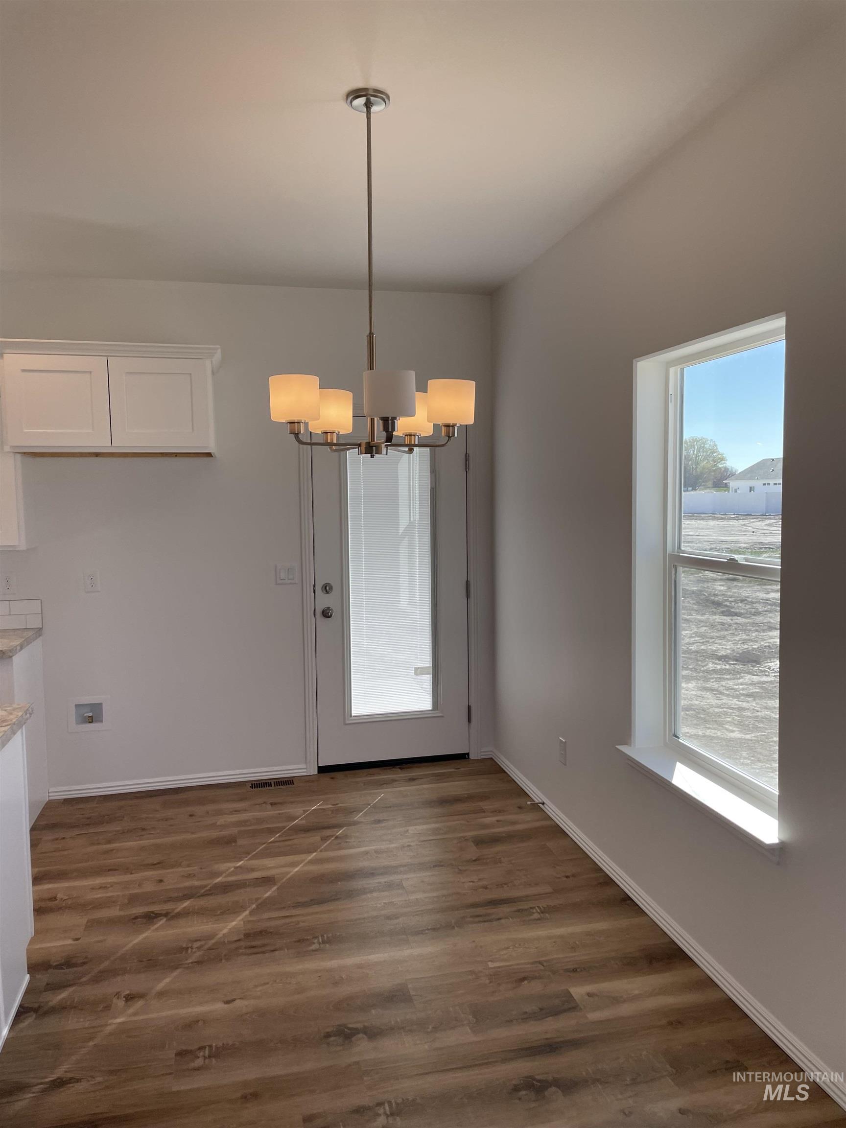 2039 Lowline Ave, Twin Falls, Idaho 83301, 3 Bedrooms, 2 Bathrooms, Residential For Sale, Price $344,900, 98966246