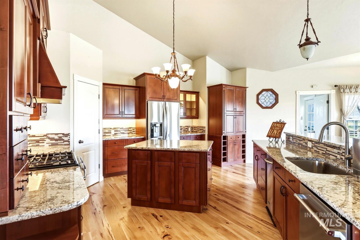 2405 Star Ln, Emmett, Idaho 83617, 3 Bedrooms, 2 Bathrooms, Residential For Sale, Price $999,950, 98966269