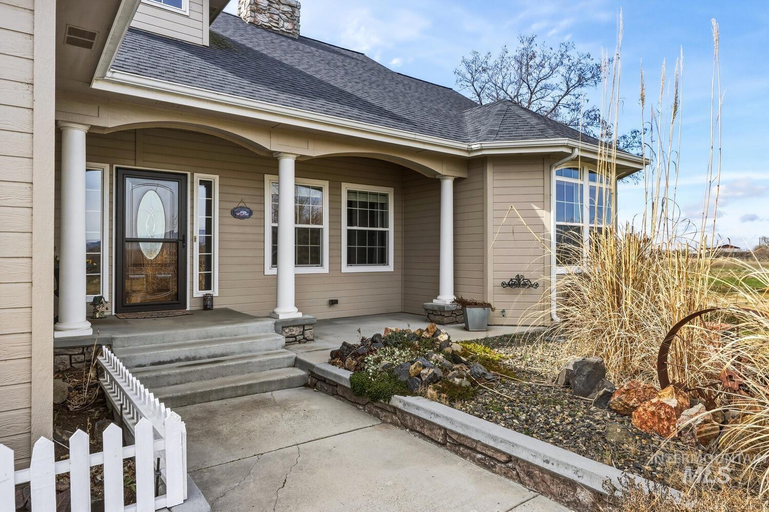 2405 Star Ln, Emmett, Idaho 83617, 3 Bedrooms, 2 Bathrooms, Residential For Sale, Price $999,950, 98966269