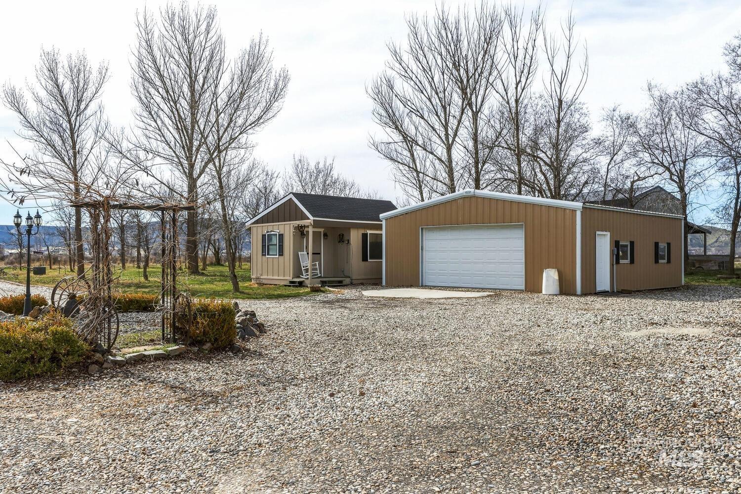 2405 Star Ln, Emmett, Idaho 83617, 3 Bedrooms, 2 Bathrooms, Residential For Sale, Price $999,950, 98966269