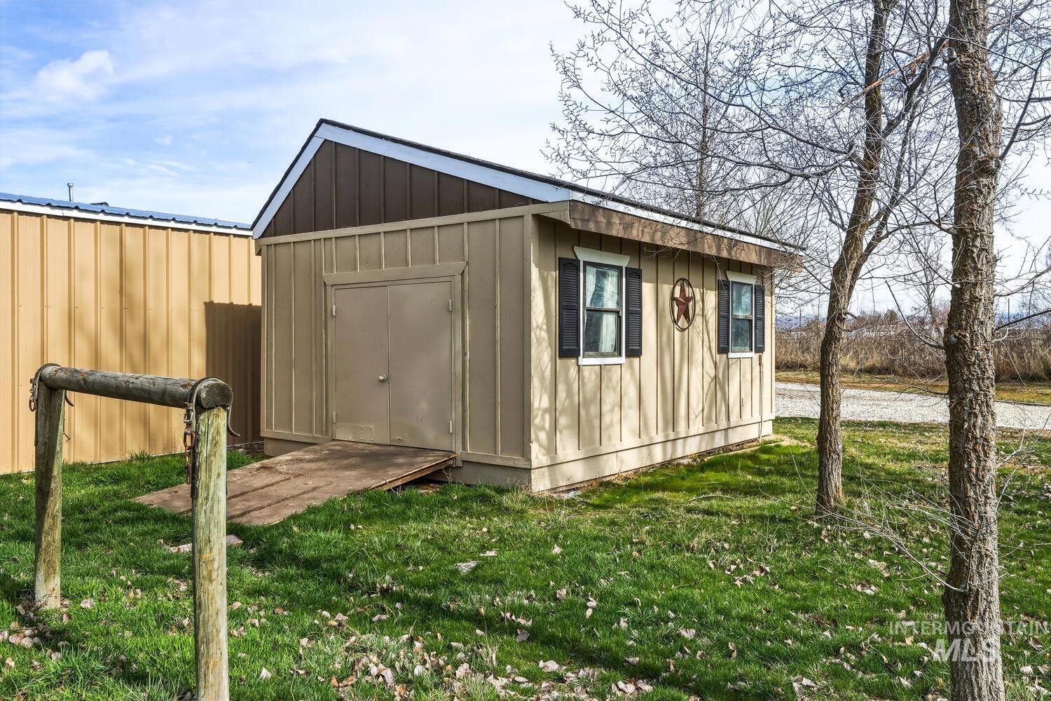 2405 Star Ln, Emmett, Idaho 83617, 3 Bedrooms, 2 Bathrooms, Residential For Sale, Price $999,950, 98966269