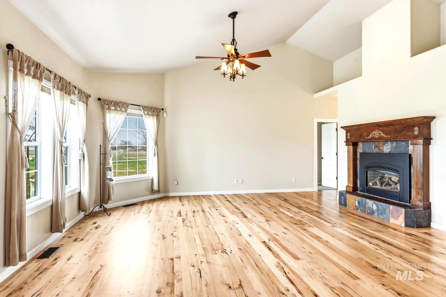 2405 Star Ln, Emmett, Idaho 83617, 3 Bedrooms, 2 Bathrooms, Residential For Sale, Price $999,950, 98966269