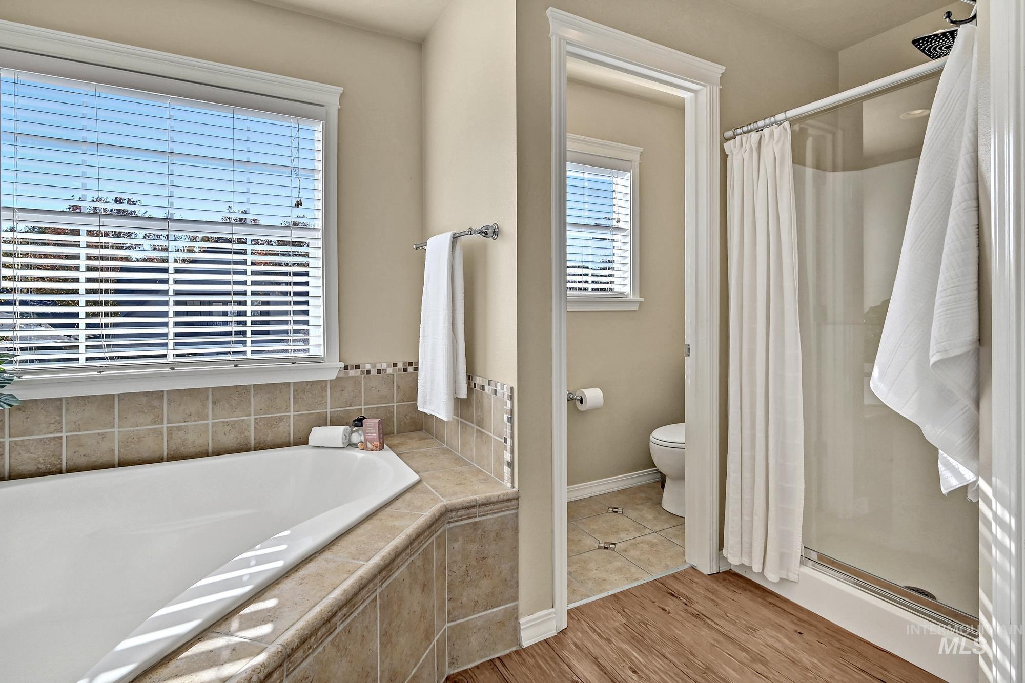 12738 N 11th Avenue, Boise, Idaho 83714, 3 Bedrooms, 2.5 Bathrooms, Residential For Sale, Price $599,900,MLS 98966271