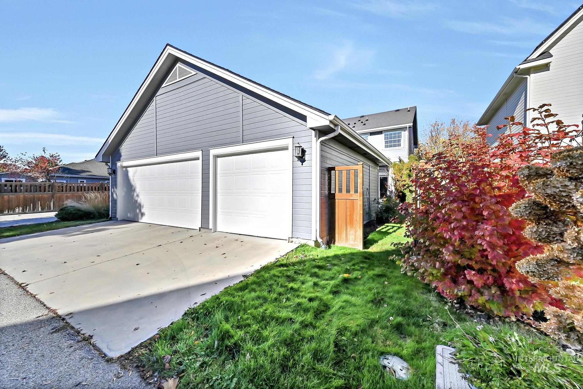 12738 N 11th Avenue, Boise, Idaho 83714, 3 Bedrooms, 2.5 Bathrooms, Residential For Sale, Price $599,900,MLS 98966271