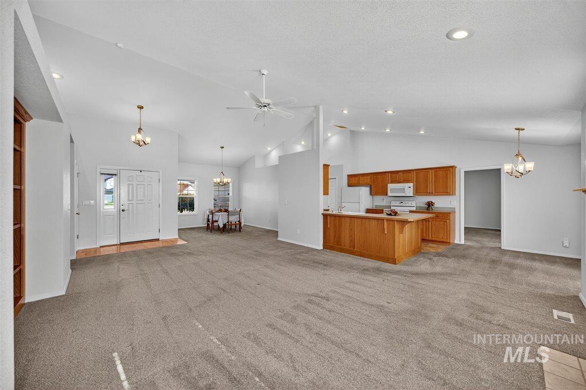 1623 Thorn Creek Ct, Nampa, Idaho 83686, 4 Bedrooms, 2 Bathrooms, Residential For Sale, Price $425,000,MLS 98966298