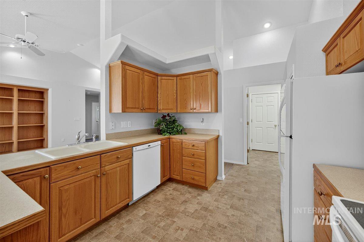 1623 Thorn Creek Ct, Nampa, Idaho 83686, 4 Bedrooms, 2 Bathrooms, Residential For Sale, Price $425,000,MLS 98966298