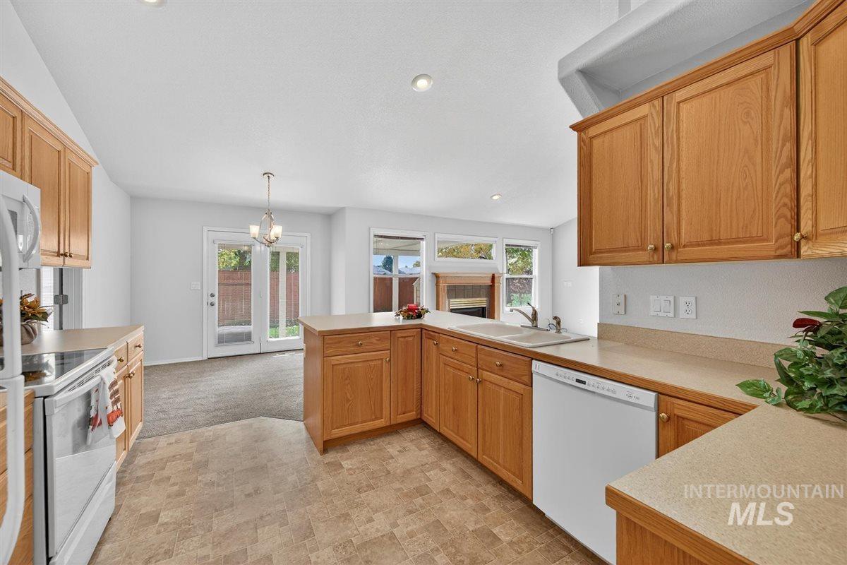 1623 Thorn Creek Ct, Nampa, Idaho 83686, 4 Bedrooms, 2 Bathrooms, Residential For Sale, Price $425,000,MLS 98966298