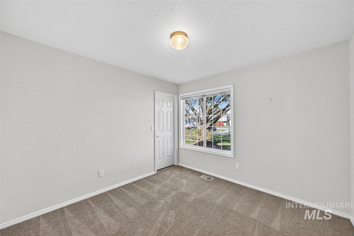 1623 Thorn Creek Ct, Nampa, Idaho 83686, 4 Bedrooms, 2 Bathrooms, Residential For Sale, Price $425,000,MLS 98966298