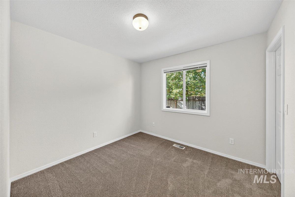 1623 Thorn Creek Ct, Nampa, Idaho 83686, 4 Bedrooms, 2 Bathrooms, Residential For Sale, Price $425,000,MLS 98966298