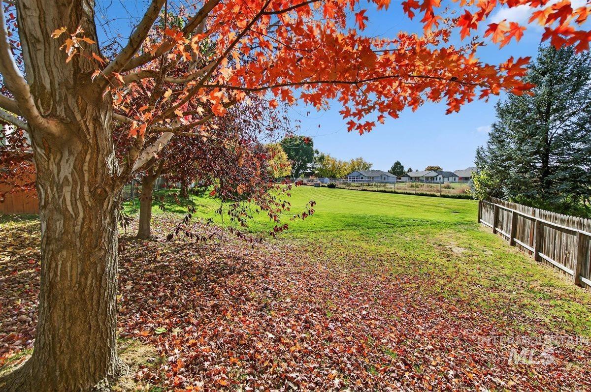 1623 Thorn Creek Ct, Nampa, Idaho 83686, 4 Bedrooms, 2 Bathrooms, Residential For Sale, Price $425,000,MLS 98966298