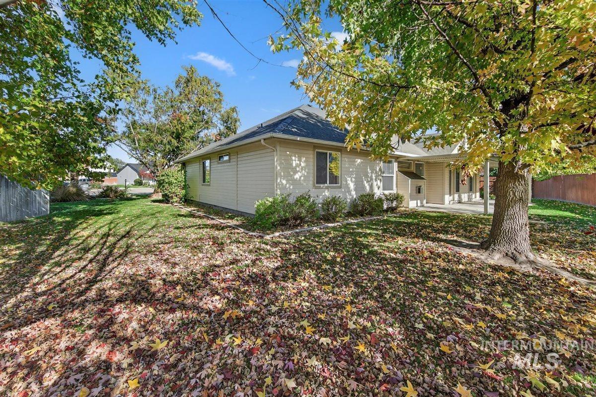 1623 Thorn Creek Ct, Nampa, Idaho 83686, 4 Bedrooms, 2 Bathrooms, Residential For Sale, Price $425,000,MLS 98966298