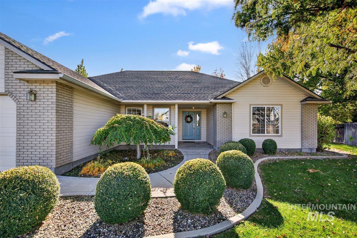 1623 Thorn Creek Ct, Nampa, Idaho 83686, 4 Bedrooms, 2 Bathrooms, Residential For Sale, Price $425,000,MLS 98966298
